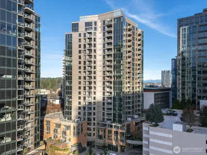 $868,000 | 10650 Northeast 9th Place, Unit 923, Bellevue, WA 98004