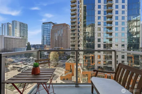 $838,000 | 10650 Northeast 9th Place, Unit 923, Bellevue, WA 98004