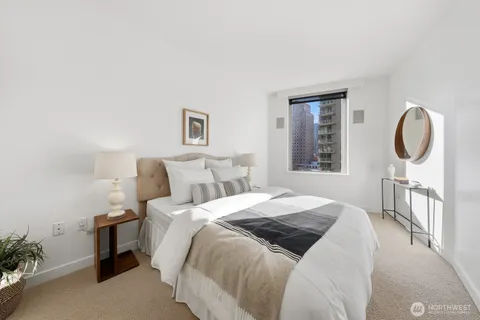 $868,000 | 10650 Northeast 9th Place, Unit 923, Bellevue, WA 98004