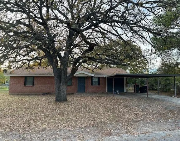 $1,500 | 1013 Red Oak Street, Azle, TX 76020