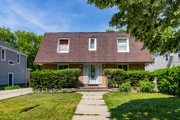 $295,000 | 918 North Linden Avenue, Waukegan, IL 60085