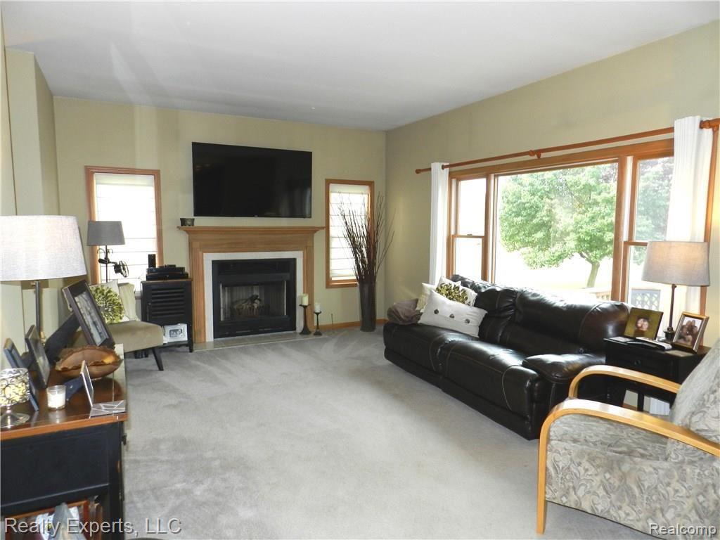 49020 Willis Road Belleville, MI 48111 - Photo 6 of 31 Family Room