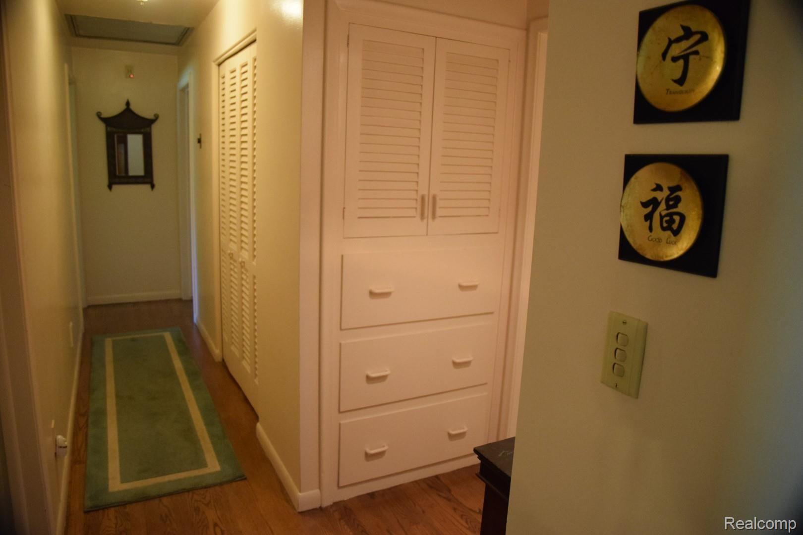 739 Wilwood Road Rochester, MI 48309 - Photo 9 of 99 Foyer (6) (Large).jpeg