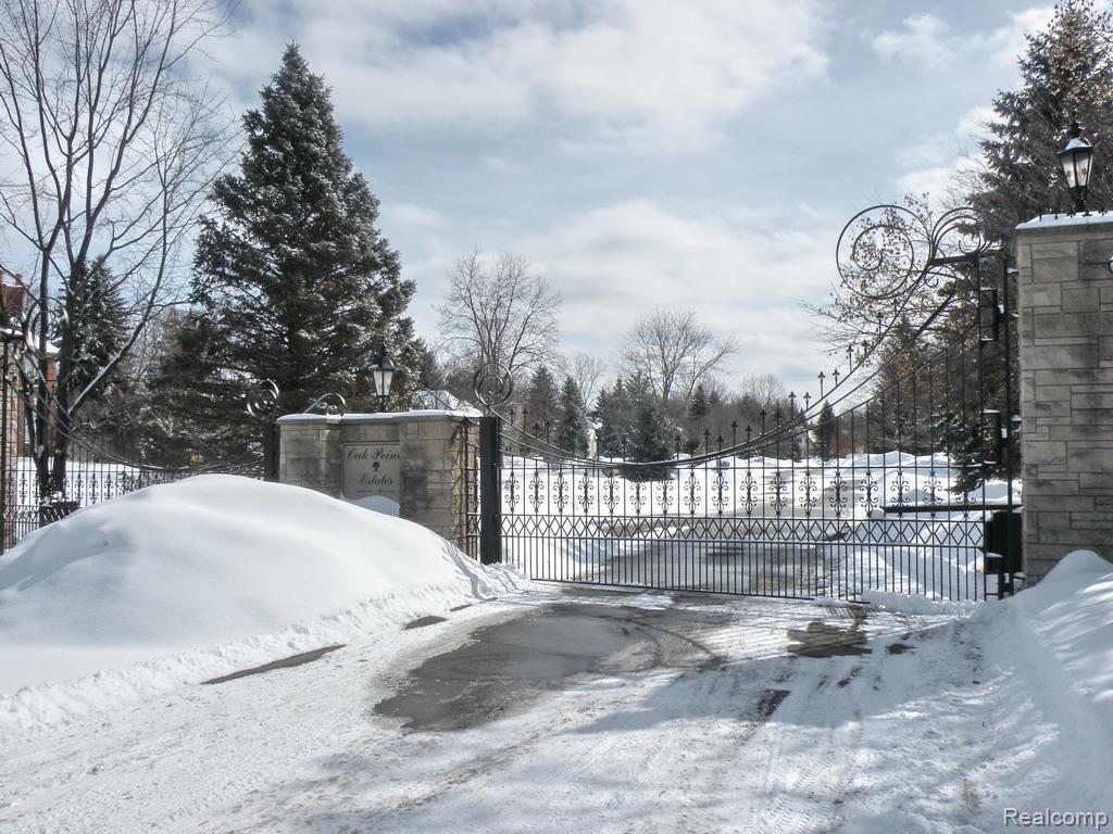 3975 Oak Pointe Court Rochester, MI 48306 - Photo 2 of 39 Entrance To Subdivision