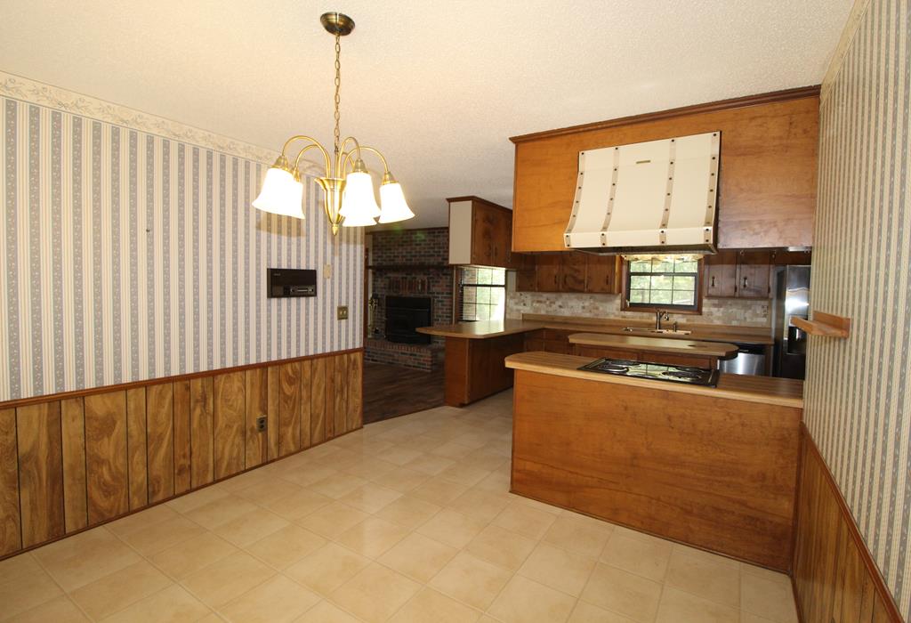 44 Deerfield Road Newton, AL 36352 - Photo 7 of 36 Dining Area