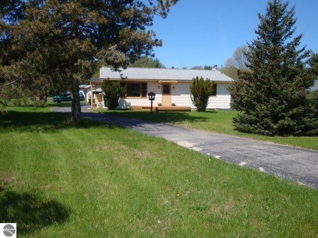 5187 Vinton Road Williamsburg, MI 49690 - Photo 1 of 20 1796123.JPG