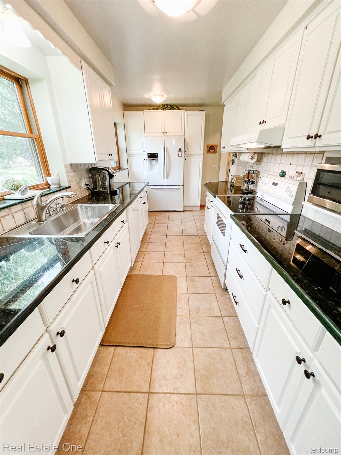 741 Ridgewood Road Rochester, MI 48306 - Photo 15 of 37 Gallery Image 15