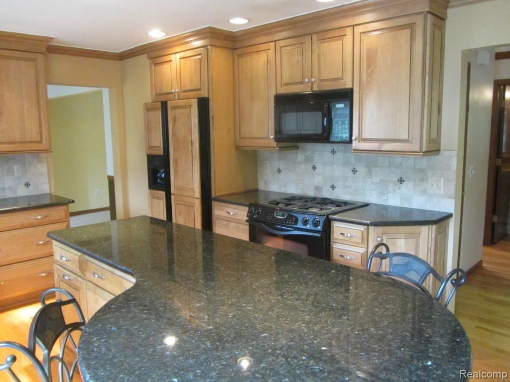 2257 Norton Road Rochester Hills, MI 48307 - Photo 4 of 27