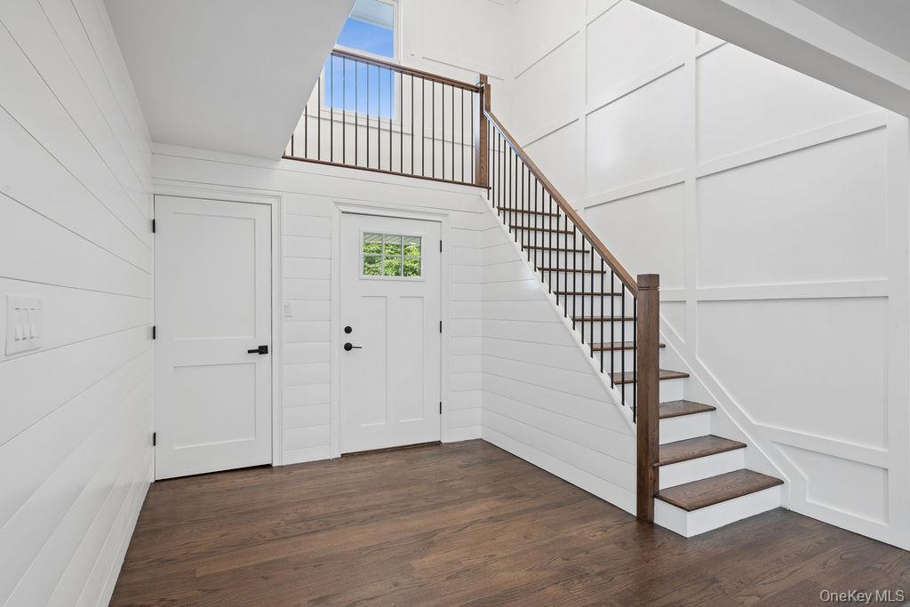 80 Oak Road Bayport, NY 11705 - Photo 3 of 31 foyer