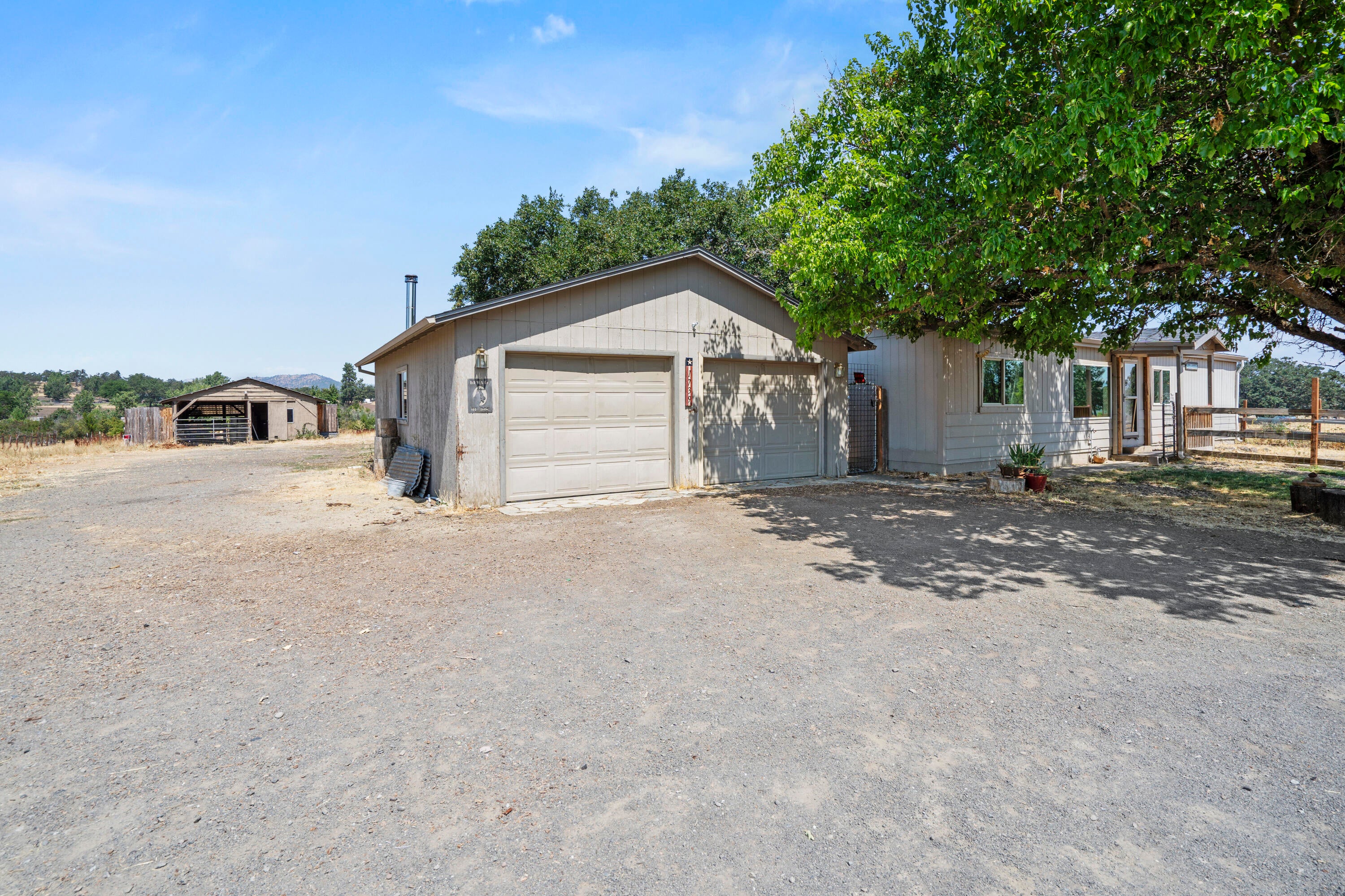 1739 Stevens Road Eagle Point, OR 97524 - Photo 2 of 41 1739 Stevens Road - 29