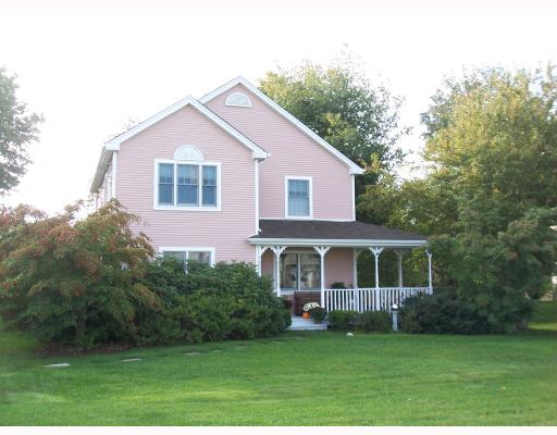 Exterior Front. Victorian style home 2 miles to Narragansett beach.