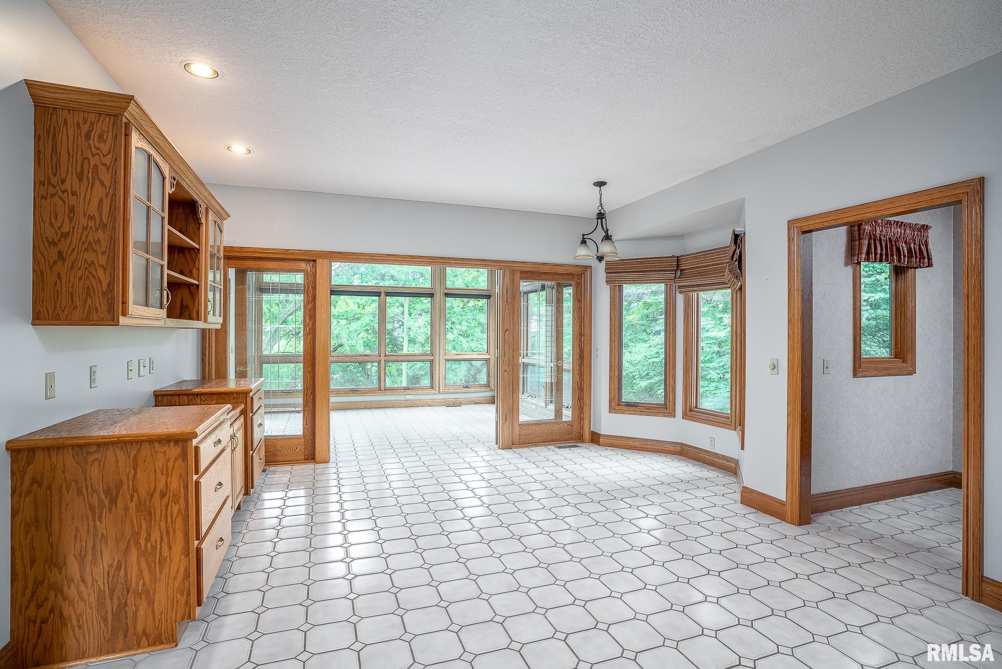 6761 Ridges Court Bettendorf, IA 52722 - Photo 12 of 38 Gallery Image 12