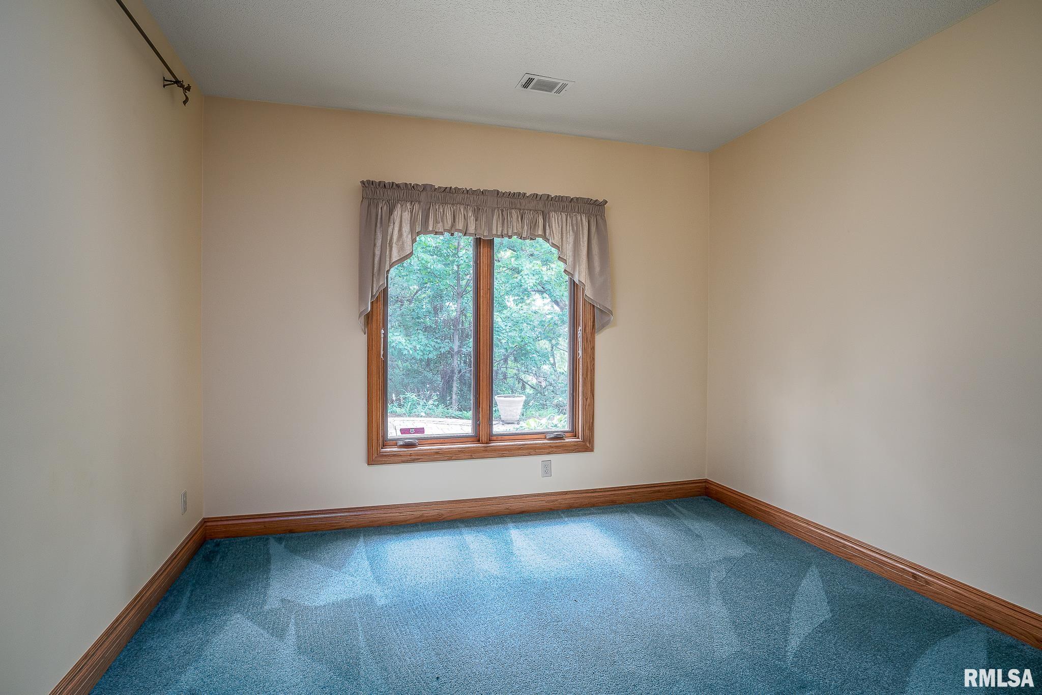 6761 Ridges Court Bettendorf, IA 52722 - Photo 31 of 38 Gallery Image 31