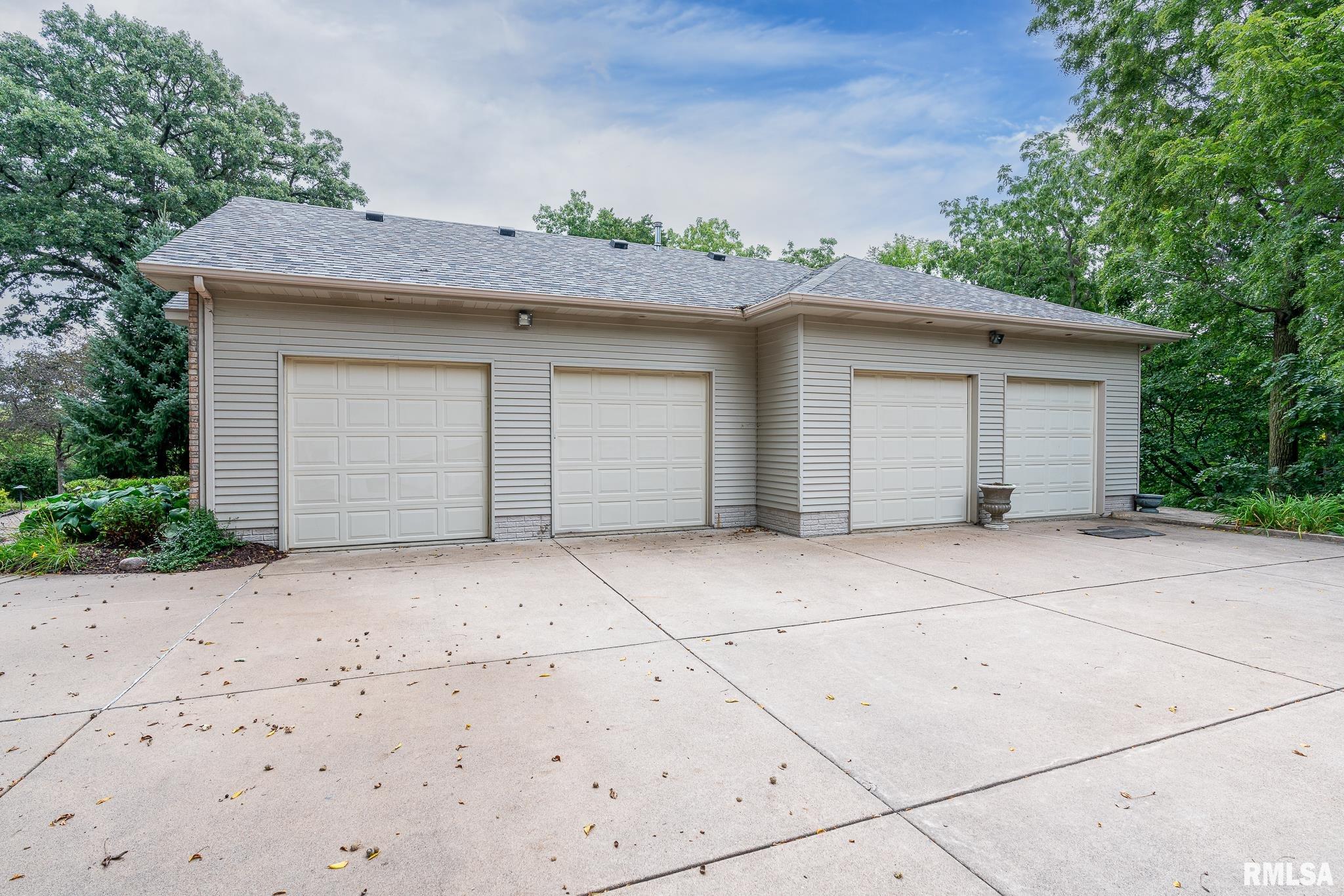 6761 Ridges Court Bettendorf, IA 52722 - Photo 5 of 38 Gallery Image 5