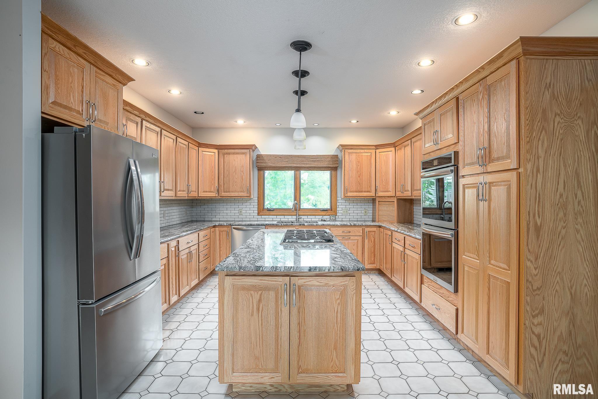 6761 Ridges Court Bettendorf, IA 52722 - Photo 9 of 38 Gallery Image 9