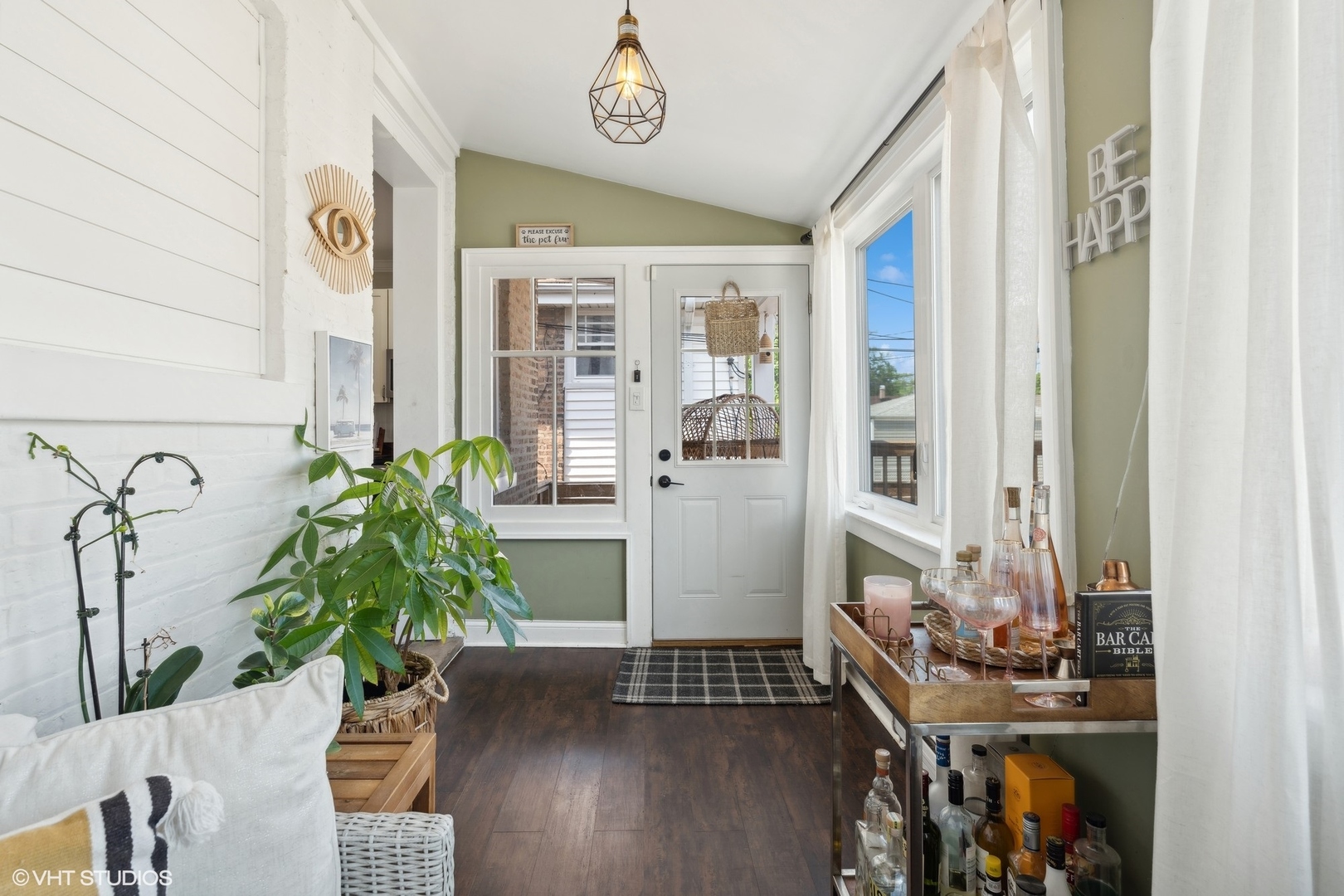 2819 North Rutherford Avenue Chicago, IL 60634 - Photo 13 of 28 a view of a entryway with furniture