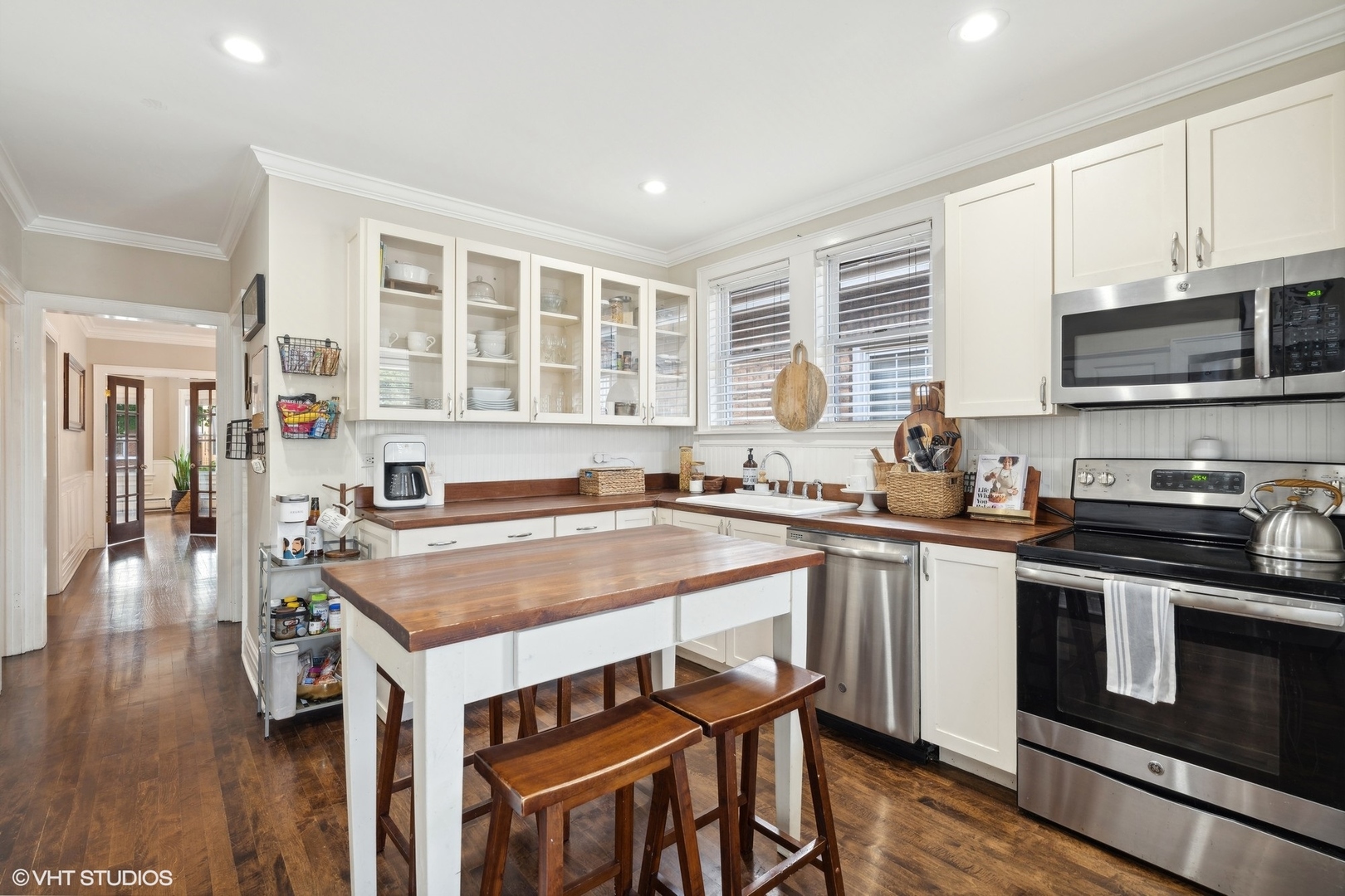 2819 North Rutherford Avenue Chicago, IL 60634 - Photo 8 of 28 a kitchen with a stove a sink and a refrigerator