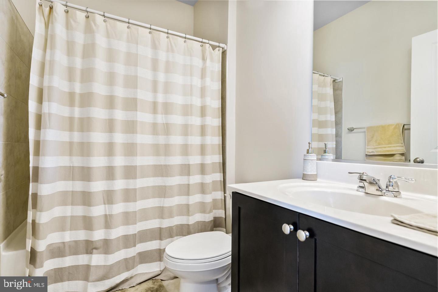 18 Rome Way Mount Laurel, NJ 08054 - Photo 19 of 25 Modern bathroom with stylish accents.