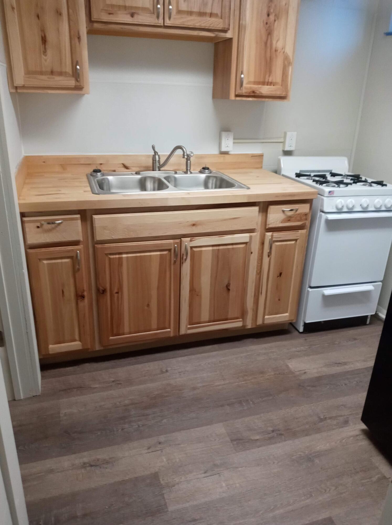 504 3rd Street Jackson, MI 49203 - Photo 9 of 17 9