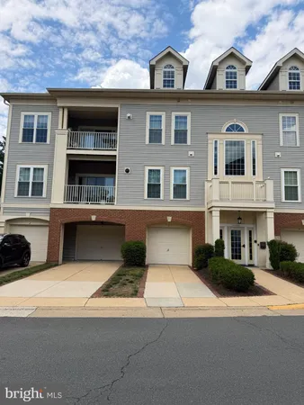 $2,975 | 11333 Westbrook Mill Lane, Unit 301, Fairfax, VA 22030