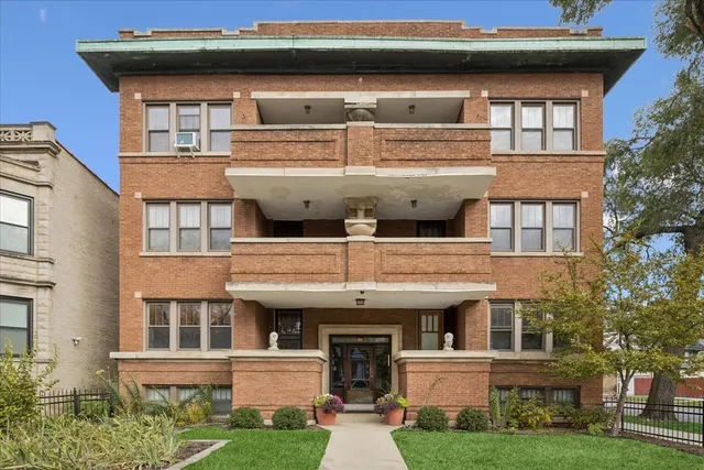 $2,000 | 5904 West Midway Park, Unit 1, Chicago, IL 60644