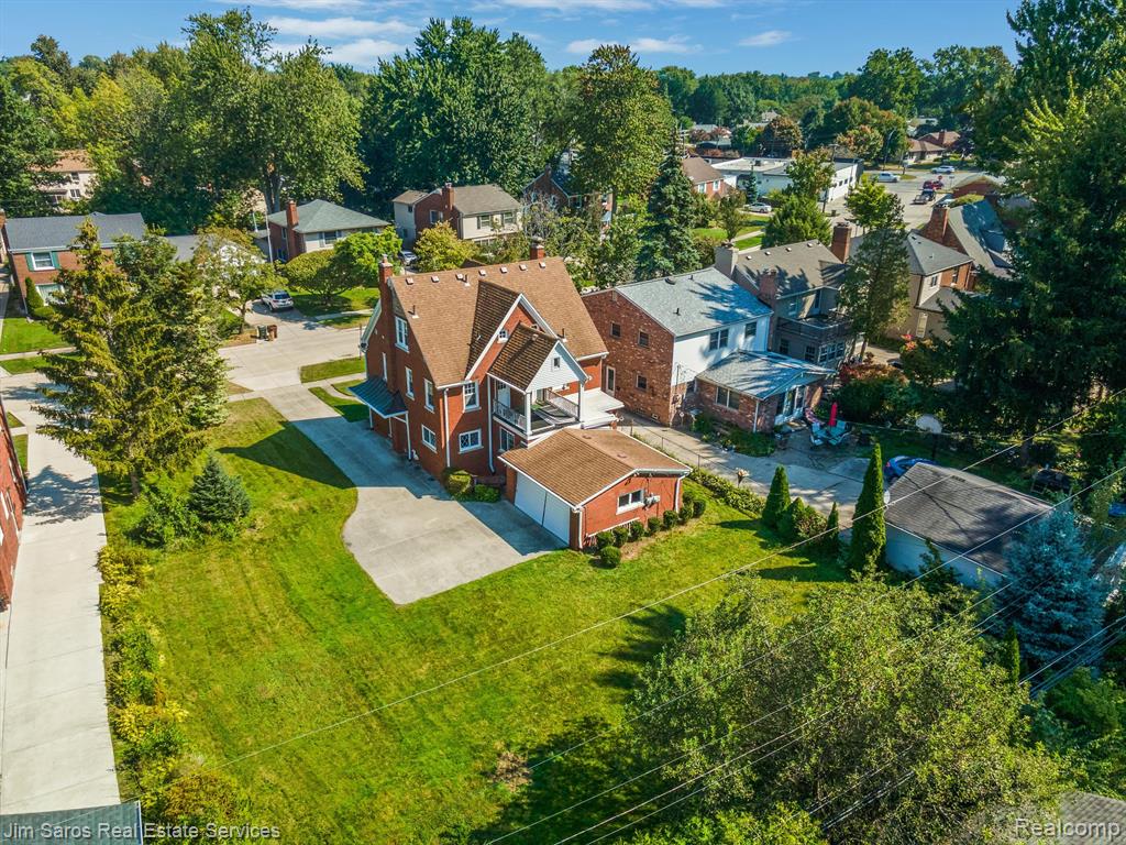 1689 Broadstone Road Grosse Pointe Woods, MI 48236 - Photo 2 of 35