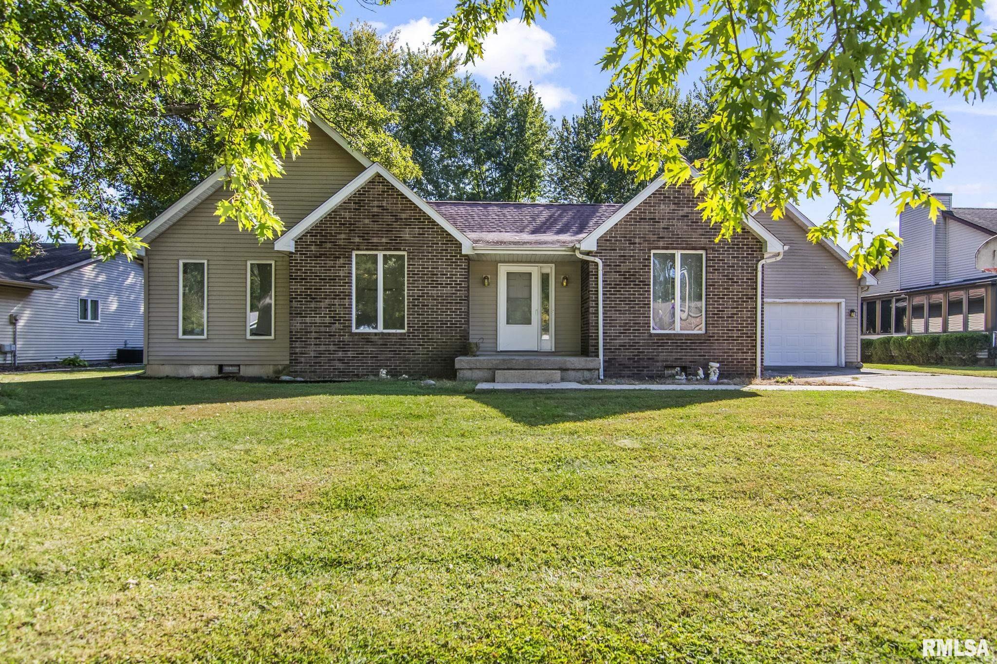 1208 Harmony Court Springfield, IL 62703 - Photo 2 of 39 Gallery Image 2