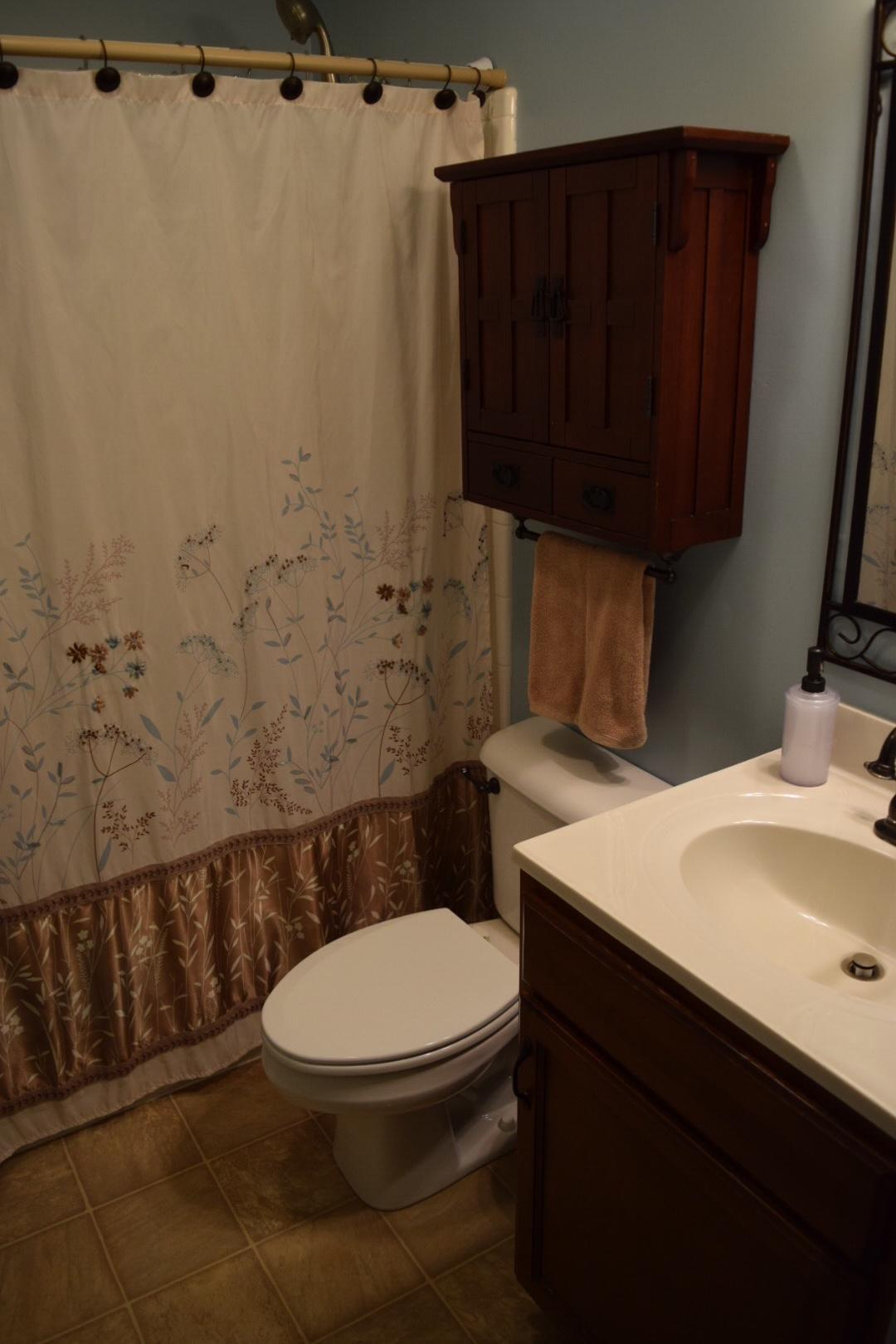 8426 West Crabtree Road Hixson, TN 37343 - Photo 18 of 21 main level full bath