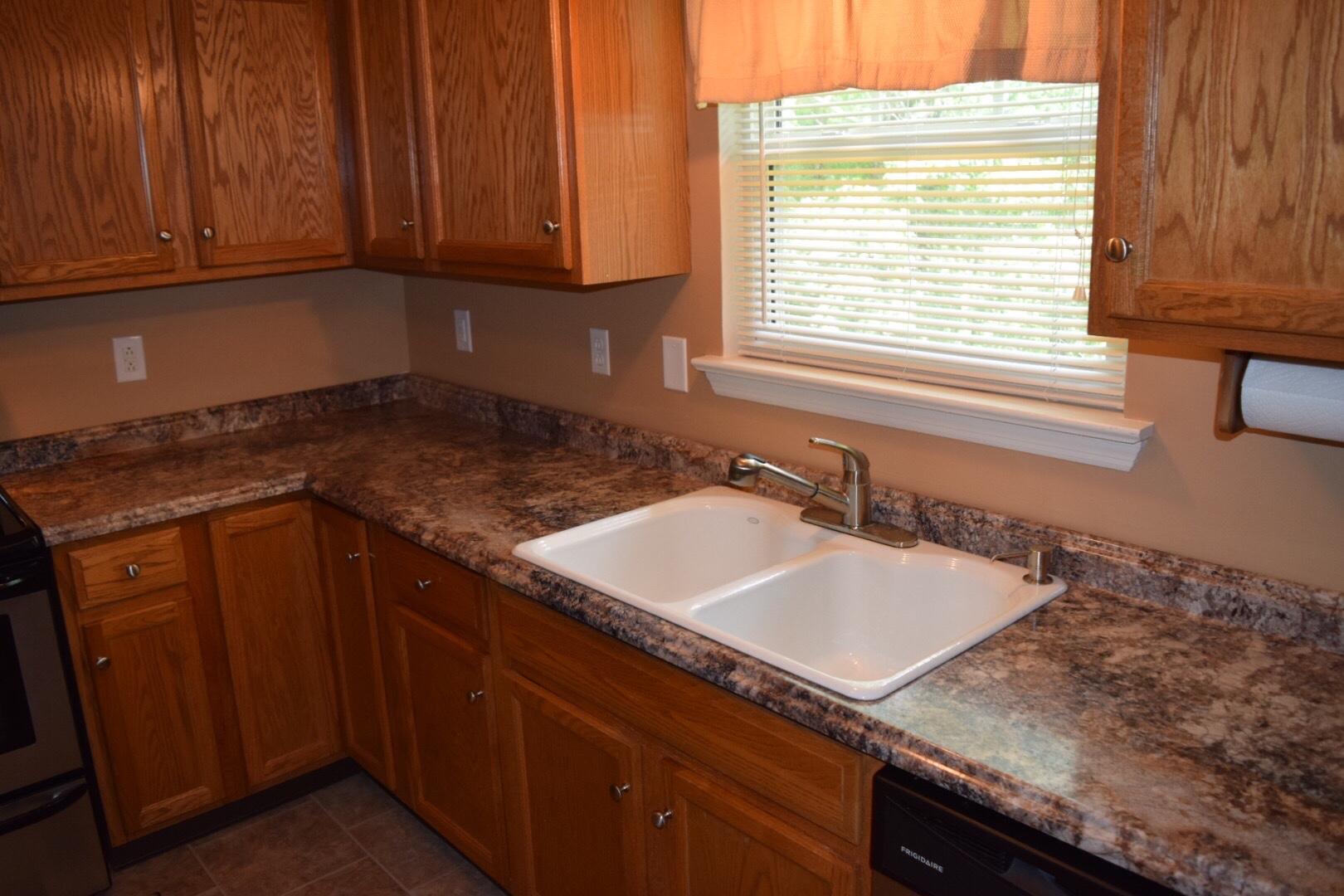 8426 West Crabtree Road Hixson, TN 37343 - Photo 10 of 21 kitchen