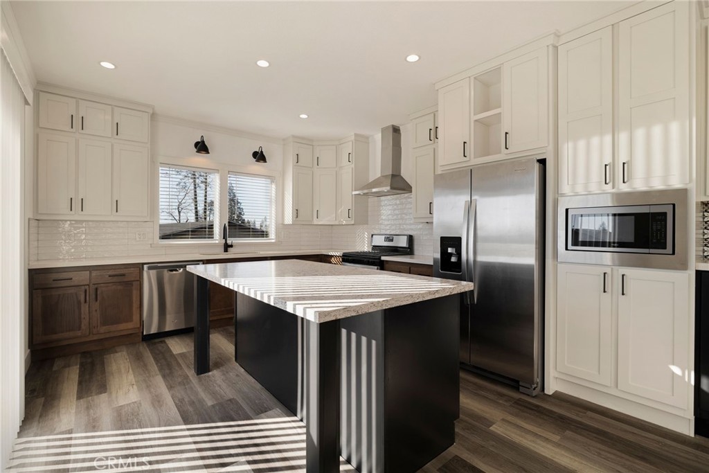 926 Bille Road Paradise, CA 95969 - Photo 6 of 28 a kitchen with stainless steel appliances granite countertop a sink a stove a refrigerator and island