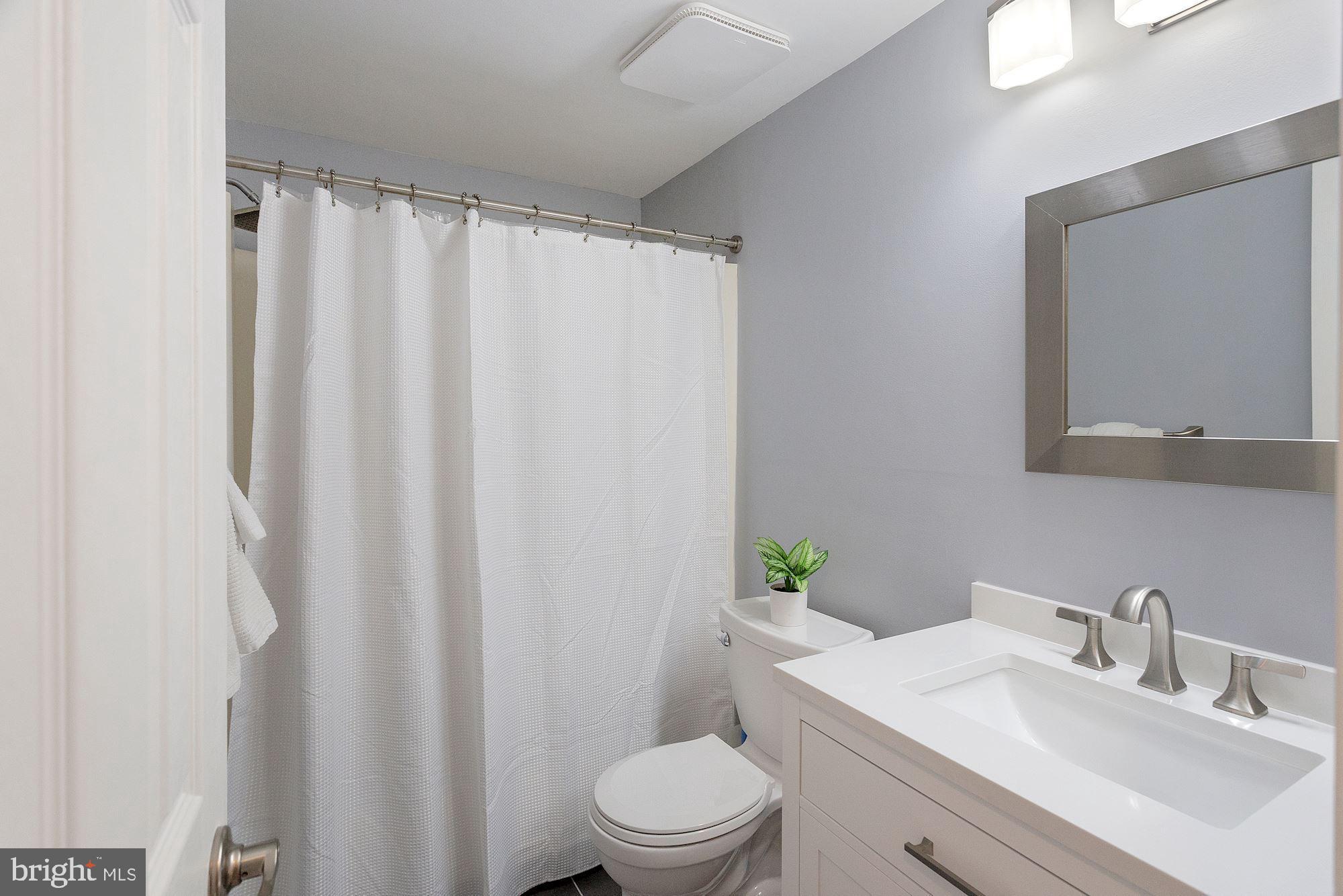 9538 Burning Branch Road Burke, VA 22015 - Photo 18 of 33 Upper Hall Full Bath with Tub