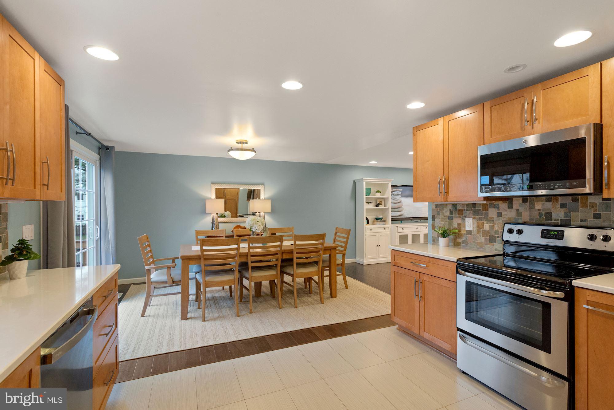 9538 Burning Branch Road Burke, VA 22015 - Photo 9 of 33 Kitchen/Dining Combination