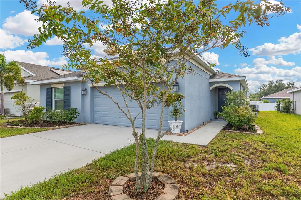 530 Patton Loop Bartow, FL 33830 - Photo 3 of 38 a front view of a house with garden
