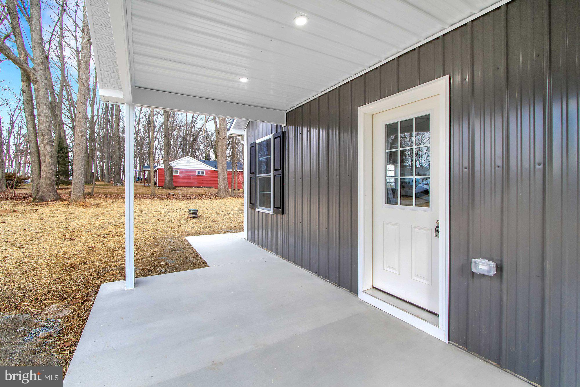 74 Clubhouse Road Delta, PA 17314 - Photo 3 of 28 Front porch