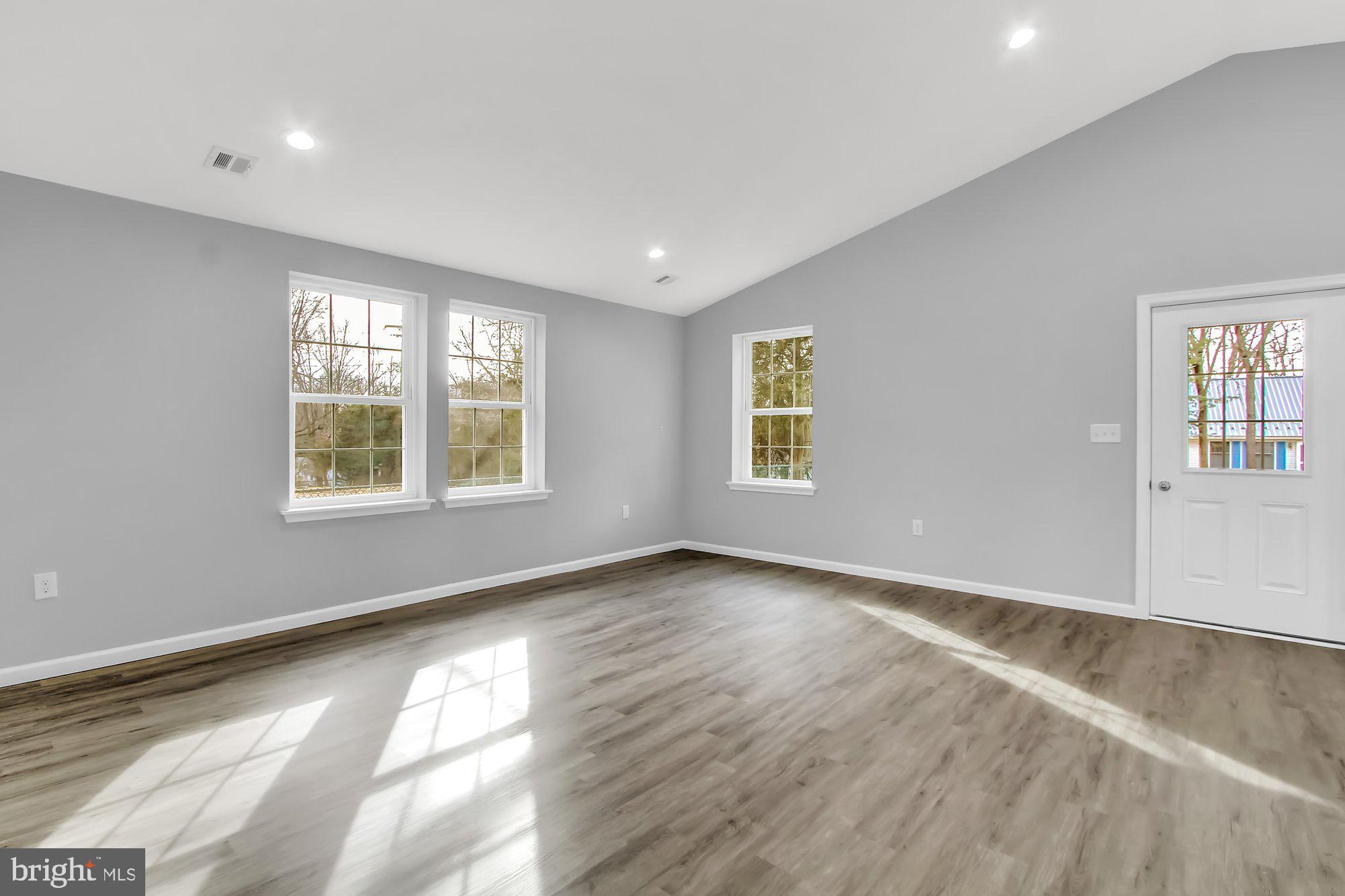 74 Clubhouse Road Delta, PA 17314 - Photo 5 of 28 Living Room