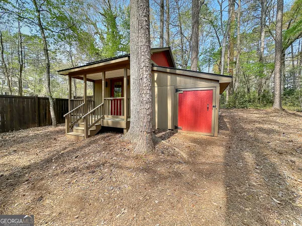 a view of a storage & utility room
