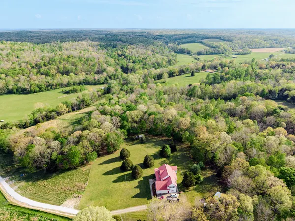 $829,999 | 772 Salmon Branch Road, Erin, TN 37061