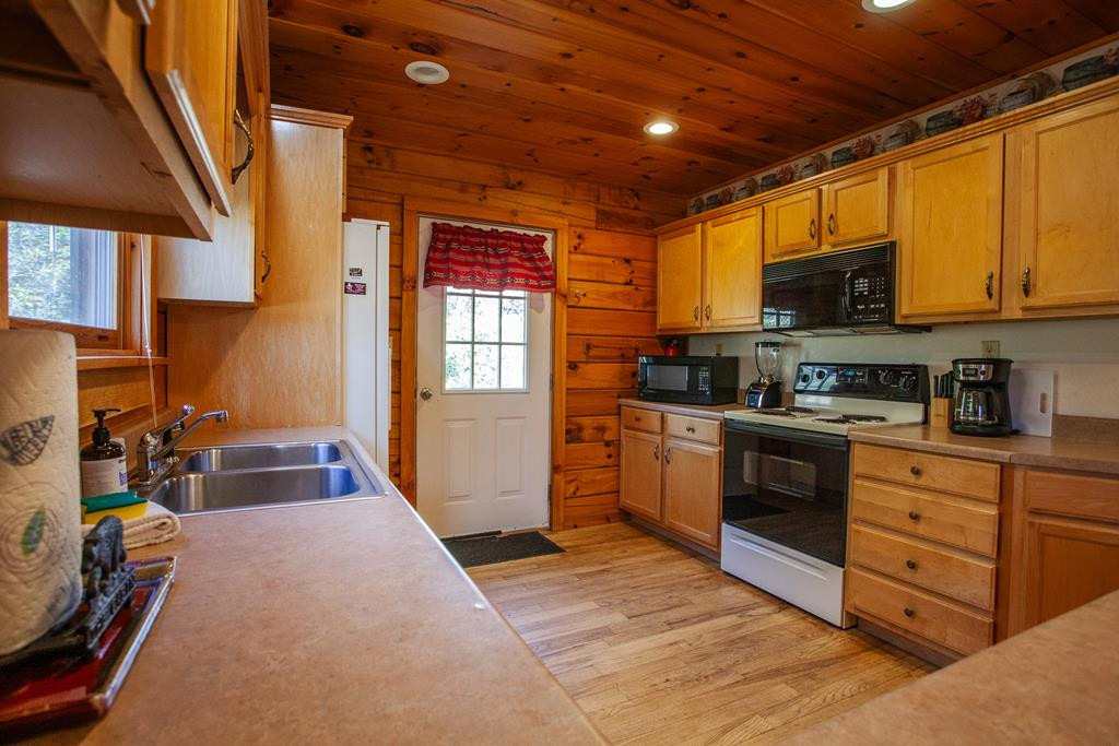 322 Hickory Br Road Whittier, NC 28789 - Photo 19 of 50