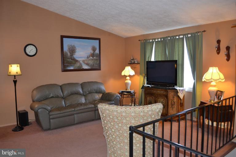 422 Carroll Island Road Middle River, MD 21220 - Photo 3 of 30 Living Room