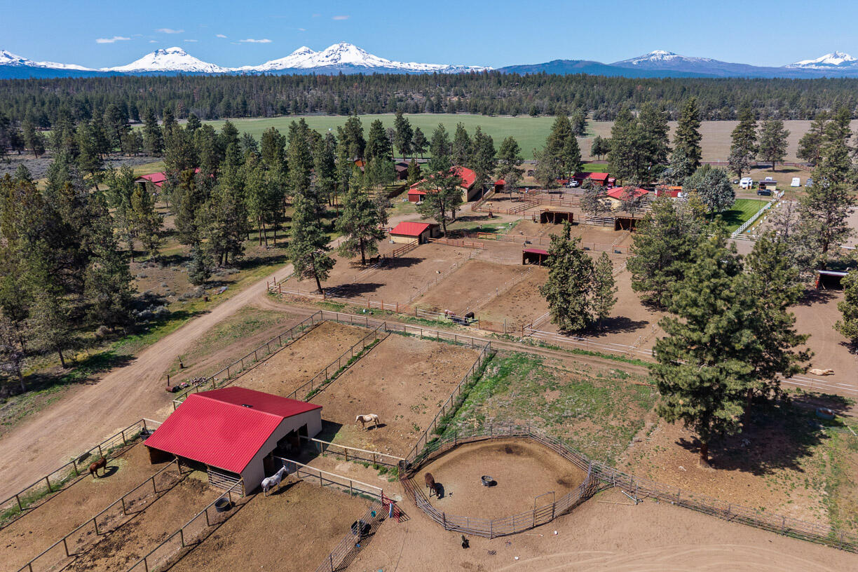 67500 Harrington Loop Road Bend, OR 97703 - Photo 39 of 72 an outdoor space with seating space