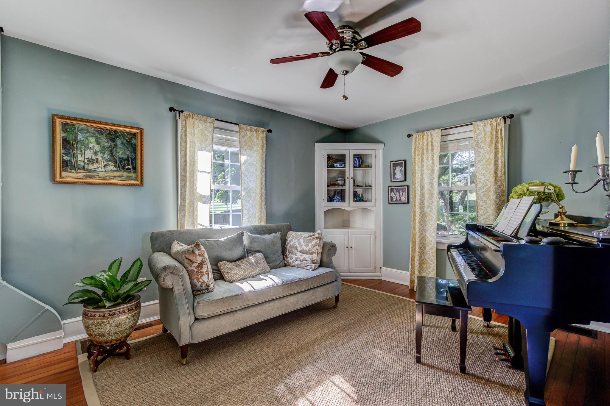 321 Newark Road Landenberg, PA 19350 - Photo 11 of 35 Living Room