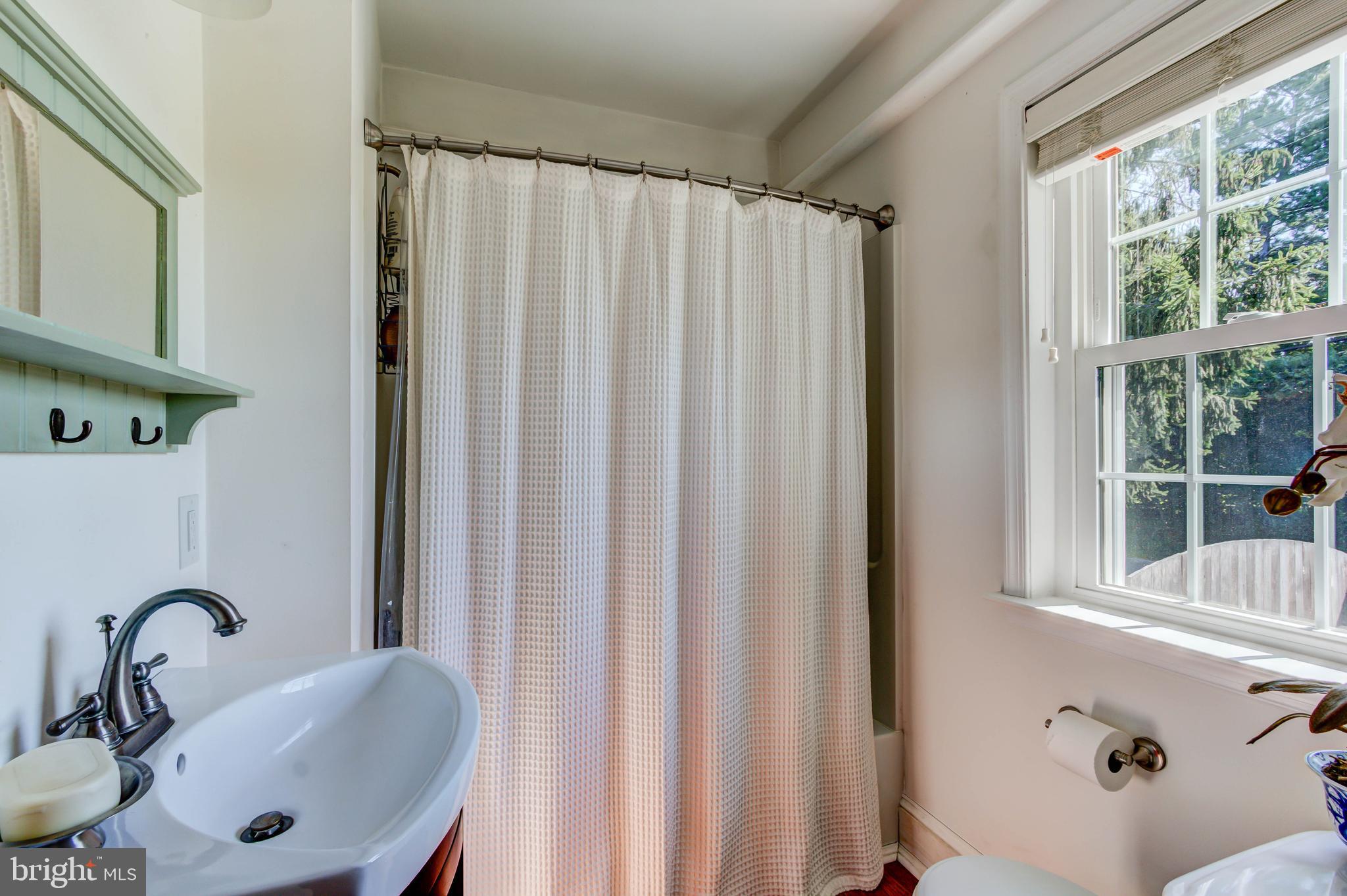 321 Newark Road Landenberg, PA 19350 - Photo 20 of 35 1st Floor Full Bathroom