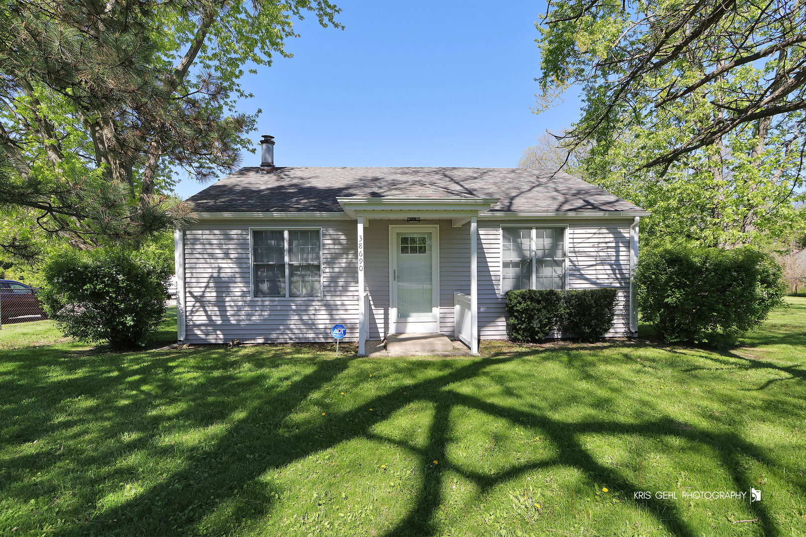 38690 North Green Bay Road Beach Park, IL 60087 - Photo 2 of 24