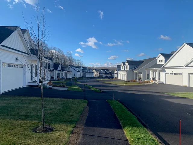 $634,900 | 10 Baiting Brook Lane, Unit 67, Worcester, MA 01609