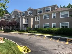 $3,200 | 200 Woodcrest Lane, Unit 211, Mount Kisco, NY 10549
