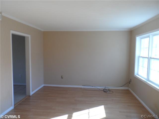 8602 Middle Road Richmond, VA 23235 - Photo 3 of 10 Living Room