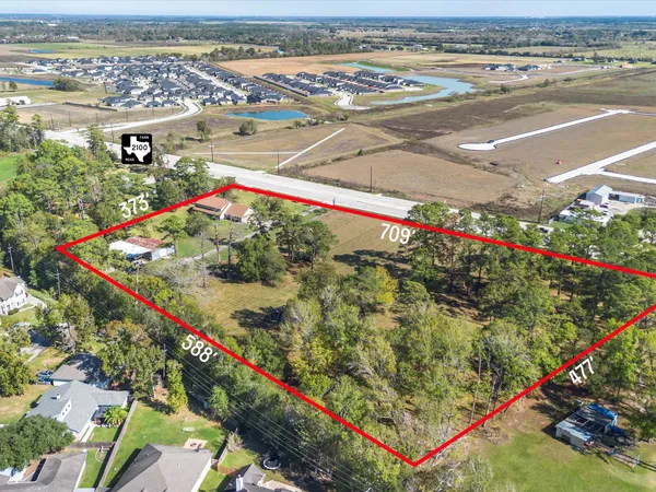 a view of a house with a big yard