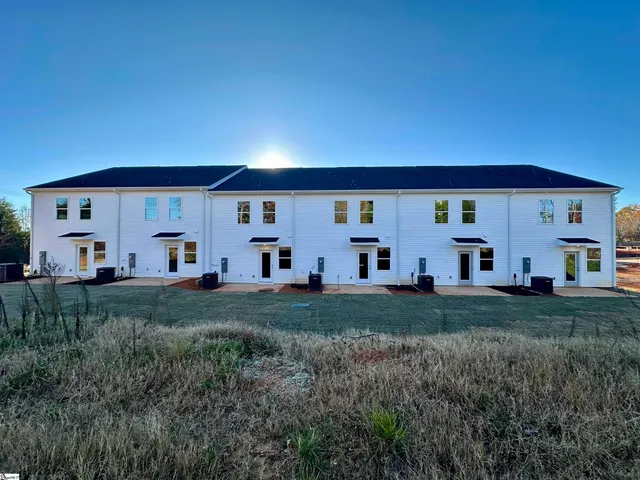 $229,900 | 8 Stoneview Way, Taylors, SC 29687