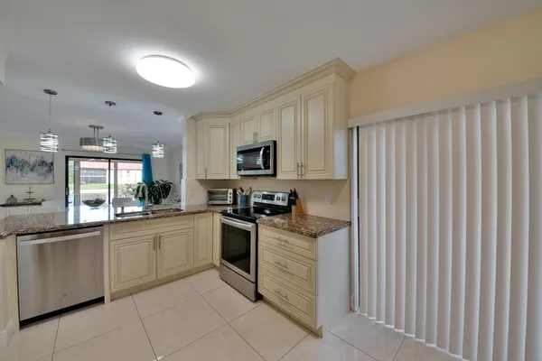 $325,000 | 10223 North Circle Lake Drive, Unit 102, Boynton Beach, FL 33437