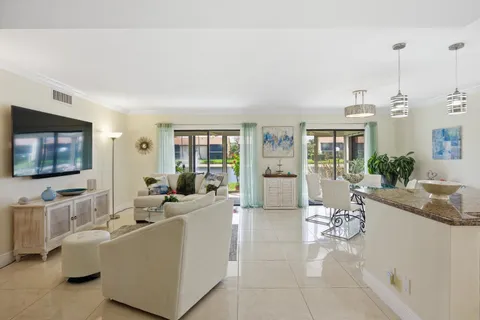 $325,000 | 10223 North Circle Lake Drive, Unit 102, Boynton Beach, FL 33437